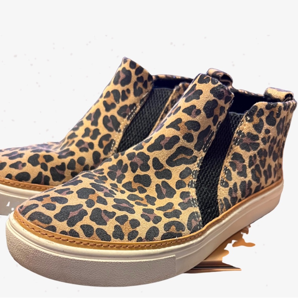 TOMS Bryce Leopard Slip On Womens Mid Sneakers
Shoes Size 6